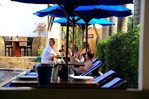 St. Lachlan Hotel & Suites