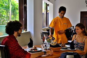 St. Lachlan Hotel & Suites