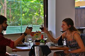 St. Lachlan Hotel & Suites