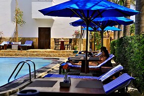 St. Lachlan Hotel & Suites