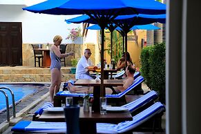 St. Lachlan Hotel & Suites