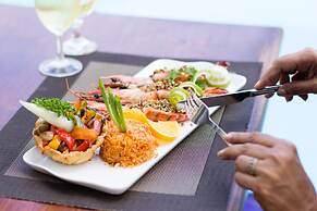 St. Lachlan Hotel & Suites