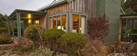 Whakaipo Lodge