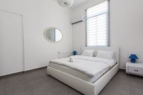 The Sea Apartments Tel Aviv by different locations