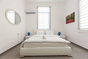 The Sea Apartments Tel Aviv by different locations