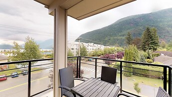 Harrison Lake View Suites