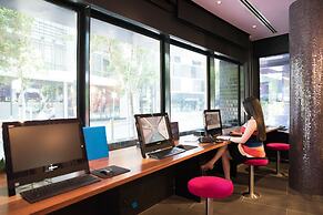 The Sebel Melbourne Docklands Hotel