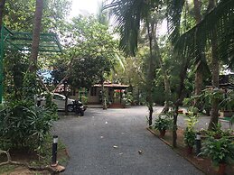 Palm Grove Service Villa