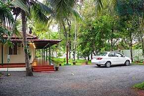 Palm Grove Service Villa