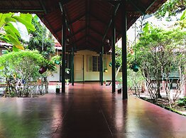 Palm Grove Service Villa