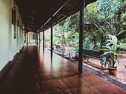 Palm Grove Service Villa