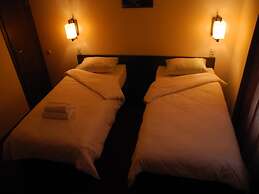 Hotel 12