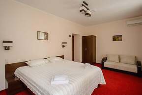 Hotel 12
