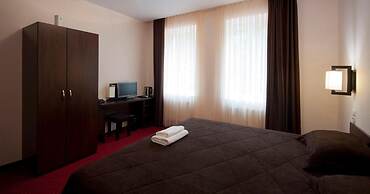 Hotel 12