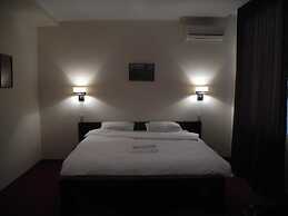Hotel 12