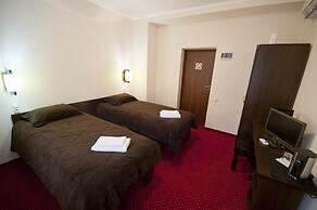 Hotel 12