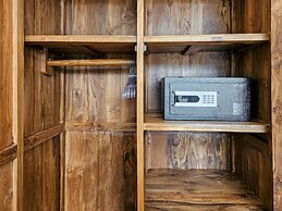 Svarna Suite Seminyak