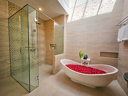 Svarna Suite Seminyak