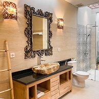 Svarna Suite Seminyak