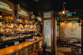 The Pontchartrain Hotel