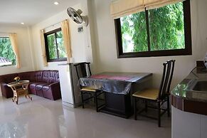 Baan Saensook Villas