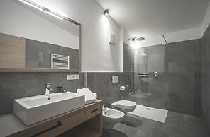 Ahrner Wirt Apartments