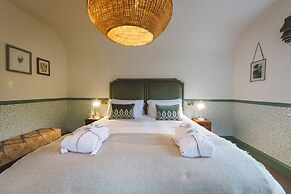 Bel & The Dragon Churt