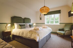 Bel & The Dragon Churt