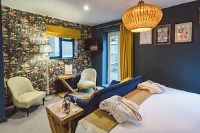 Bel & The Dragon Churt