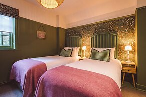 Bel & The Dragon Churt