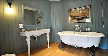 Bel & The Dragon Churt