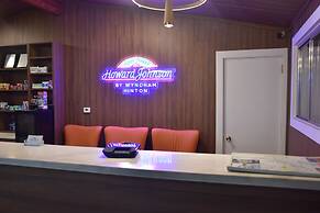 Howard Johnson by Wyndham Hinton