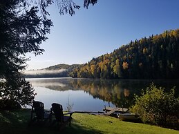 Kan-à-Mouche Pourvoirie Auberge et Chalets