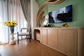 Me Saigon Boutique Hotel