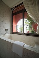 Me Saigon Boutique Hotel