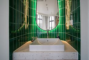 Me Saigon Boutique Hotel