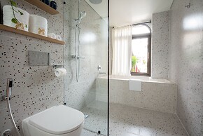 Me Saigon Boutique Hotel