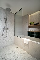 Me Saigon Boutique Hotel