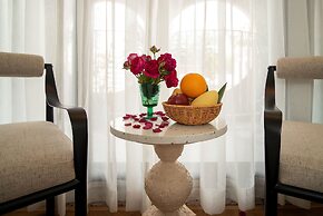 Me Saigon Boutique Hotel