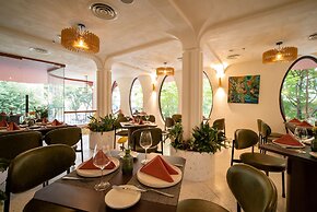 Me Saigon Boutique Hotel