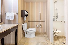 Hampton Inn & Suites Madison / Downtown