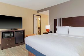 Hampton Inn & Suites Madison / Downtown