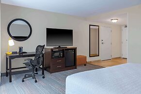 Hampton Inn & Suites Madison / Downtown