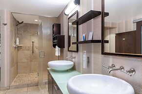 Hampton Inn & Suites Madison / Downtown