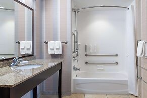 Hampton Inn & Suites Madison / Downtown