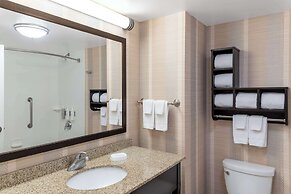 Hampton Inn & Suites Madison / Downtown