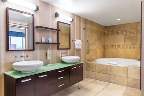 Hampton Inn & Suites Madison / Downtown