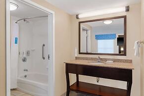 Hampton Inn & Suites Madison / Downtown