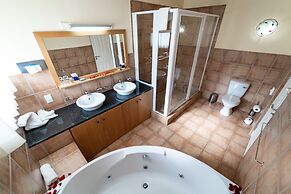 Gooderson Monks Cowl Golf Resort