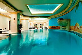 Magnum Hotel & Suites West Bay